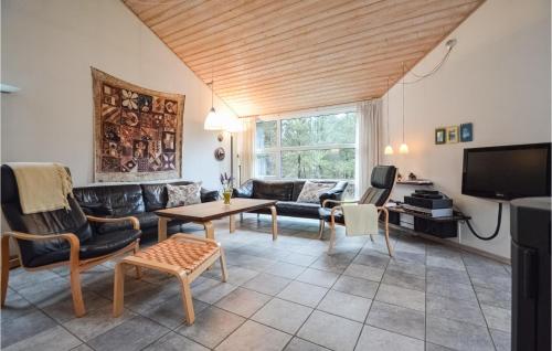a living room with a couch and a table at Holiday Home Granvej Rømø Ii in Bolilmark