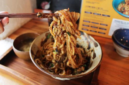Makanan di atau berdekatan hotel