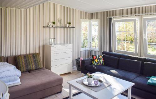 Posezení v ubytování 1 Bedroom Lovely Home In Huskvarna