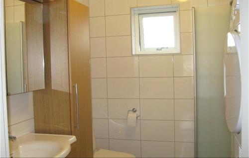 Bilik mandi di Lovely Apartment In Visby With Wifi