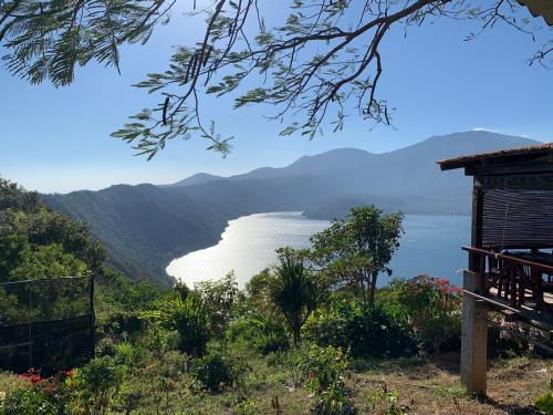 a view of a lake with mountains in the background at Bed and breakfast Tía Mema in Santa Ana