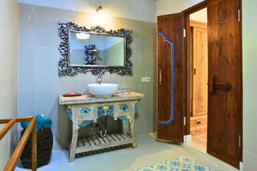 Ένα μπάνιο στο Rayyana 1 BR Quirky Garden Room Double JU49