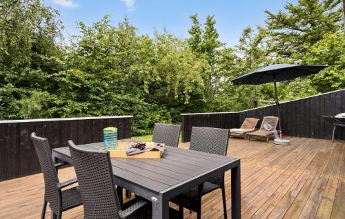 Μπαλκόνι ή βεράντα στο Awesome Home In Tarm With Kitchen