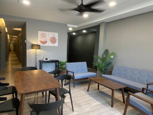 a waiting room with benches and tables and a chalkboard at Aayu Muntri - 4 mins to Chulia St George Town in George Town
