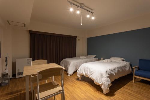 Una cama o camas en una habitación de Lake Toya BLDG 2F-3F レイクトーヤビルディング 2F-3F