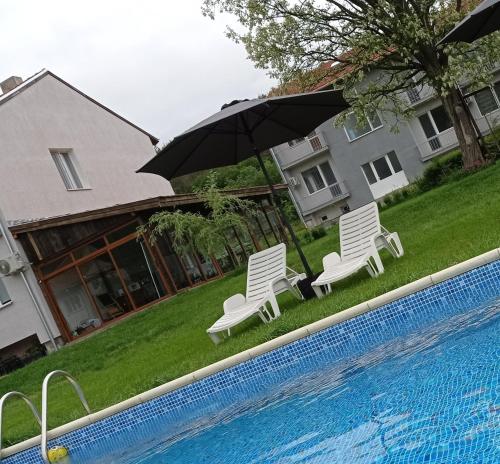 Bazén v ubytování Apartament Divina 2.0 nebo v jeho okolí