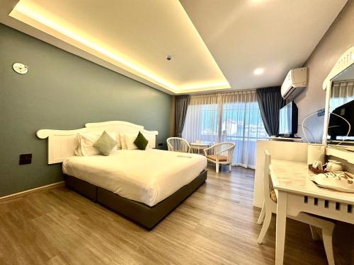 Postel nebo postele na pokoji v ubytování Chiangmai Gate Hotel