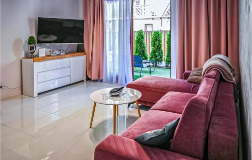Χώρος καθιστικού στο 1 Bedroom Lovely Apartment In Lukecin