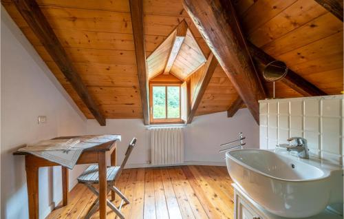 a bathroom with a sink and a table and a window at Pet Friendly Apartment in Carchelli