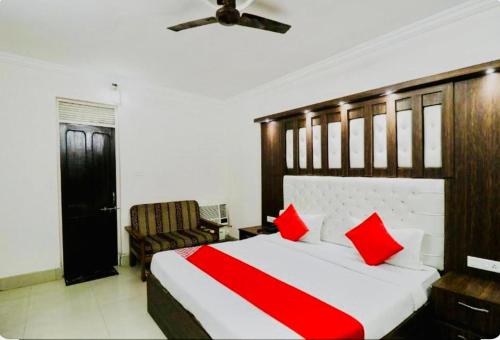 Ένα ή περισσότερα κρεβάτια σε δωμάτιο στο Hotel Vashistha