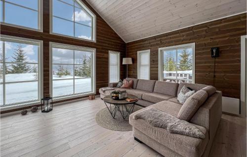 Χώρος καθιστικού στο Amazing Home In Øyer With Sauna