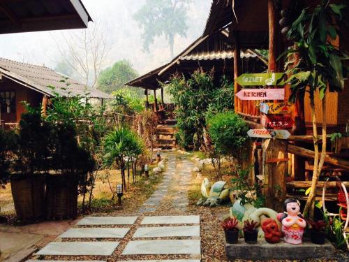 Zahrada ubytování Chiang Dao Hut