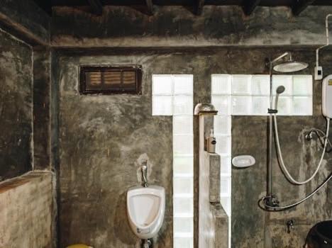 a bathroom with a shower and a toilet and a sink at ไชยพล โฮมสเตย์ หมู่บ้านแม่กำปอง in Ban Pok Nai