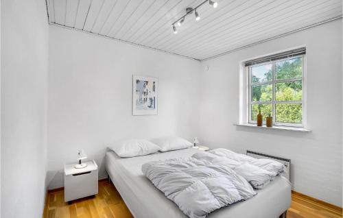 Ένα ή περισσότερα κρεβάτια σε δωμάτιο στο Pet Friendly Home In Farsø With Sauna