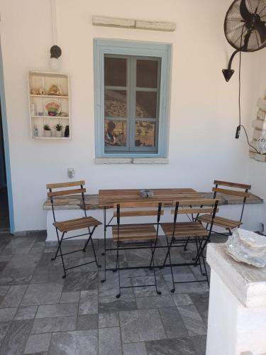 Gambar di galeri bagi Panermos house di Naxos Chora