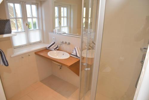 Et badeværelse på Residenz Üüs Ailön