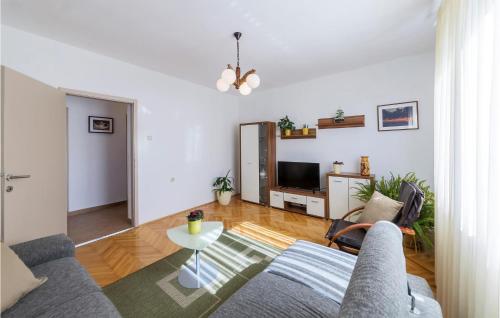 Gorgeous Apartment In Pula With Wifi