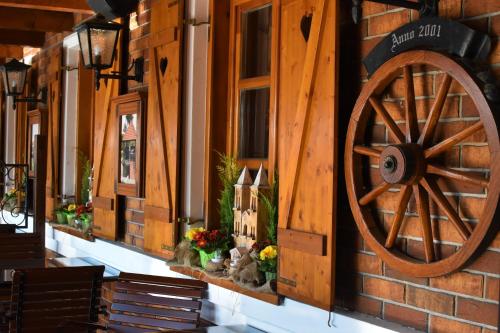 a building with a wooden wheel on the side of it at Berényi Fogadó in Nagykanizsa