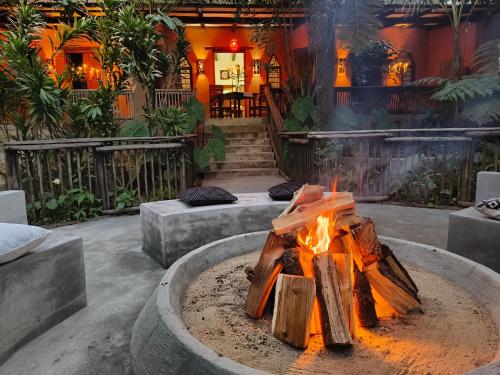 a fire pit in the middle of a courtyard at Dar Amane Guest House in Graskop