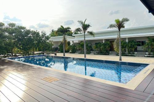 Bazén v ubytování The White House P&N Hotel Chiang Rai nebo v jeho okolí