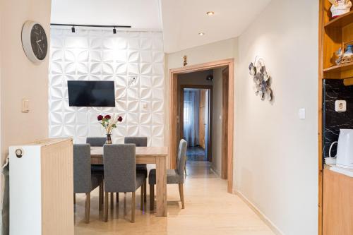Chrispa's House Beachfront Bliss & Stunning Views 50m from the beach