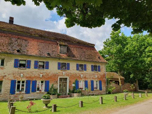 Κήπος έξω από το Gesindehaus am Schloss Kummerower See