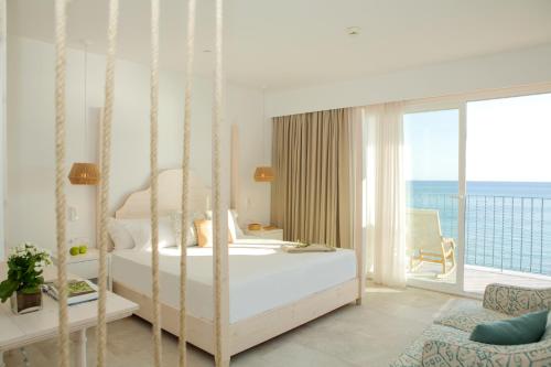 Postel nebo postele na pokoji v ubytování Myseahouse Flamingo - Adults Only 4* Sup