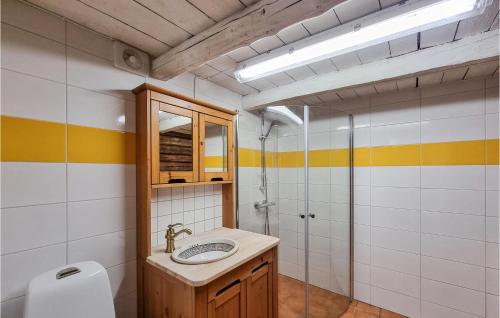 a bathroom with a sink and a shower at Stunning Apartment In Vedum With Wifi in Vedum