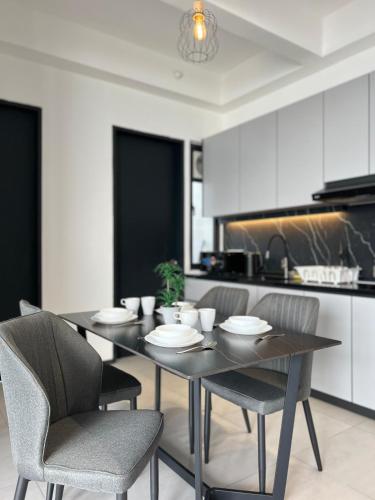 Kuchyň nebo kuchyňský kout v ubytování Urban Suites TWO Or THREE Bedroom Georgetown by ANC