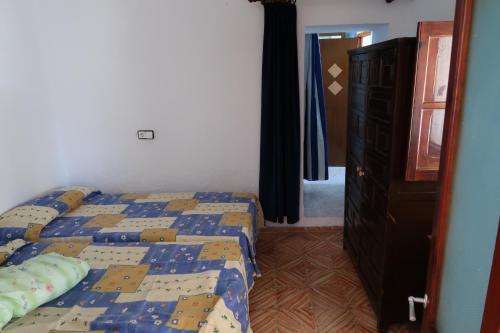 a bedroom with a bed and a dresser at Stanza a Formentera in Sant Ferran de Ses Roques