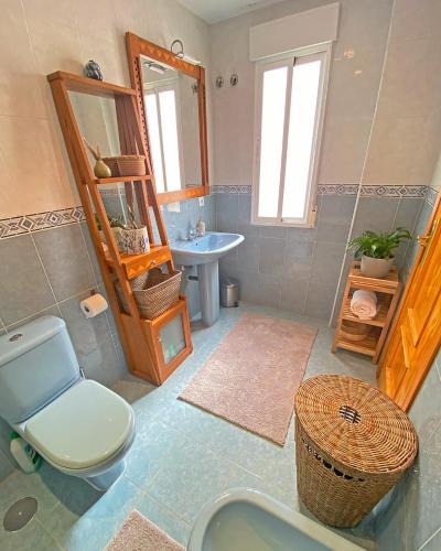 a bathroom with a toilet and a sink at Suculenta Ático dúplex Garaje La Herradura in La Herradura