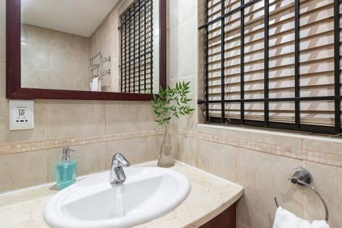 Koupelna v ubytování Spacious 1 Bedroom Flat Church St Stellenbosch