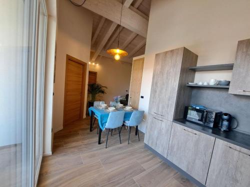 Dapur atau dapur kecil di La via dei castelli Apartments