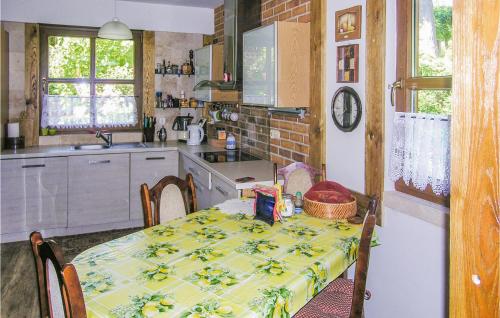 Η κουζίνα ή μικρή κουζίνα στο Two-Bedroom Holiday Home In Stawiguda