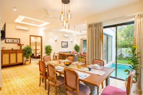 Zona de estar de ELIVAAS 4 BHK with Pvt Pool & Jacuzzi bathtub - Laguna Pulse