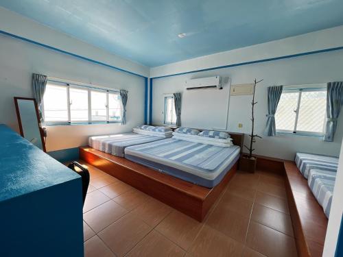 Llit o llits en una habitació de Orchid Island Faai B&B