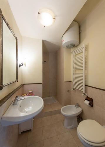 Bilik mandi di Rainbow Residence