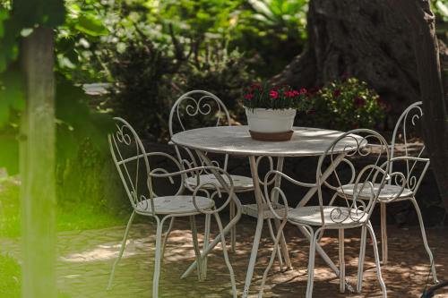 Taman di luar Villa Sciare Modò