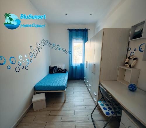 Una cama o camas en una habitación de BluSunset Home Capaci