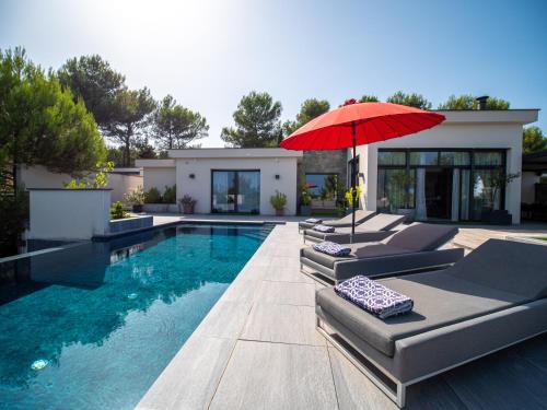 Bazén v ubytování PRESTIGIEUSE villa avec SPA vue horizon mer proche Montpellier nebo v jeho okolí