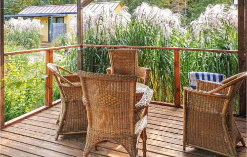 Vonkajšia záhrada v ubytovaní 2 Bedroom Stunning Home In Biskupiec