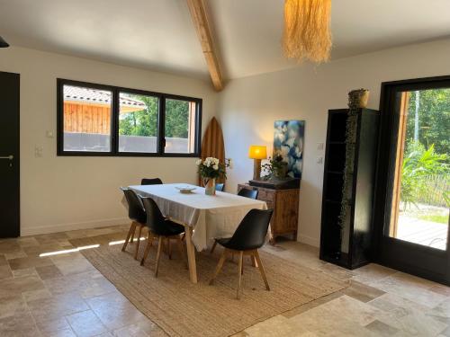Φωτογραφία από το άλμπουμ του Maison en bois Lacanau centre σε Lacanau
