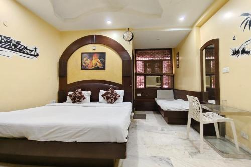 Postel nebo postele na pokoji v ubytování Hotel Spot Inn Paharganj Near New Delhi Railway Station