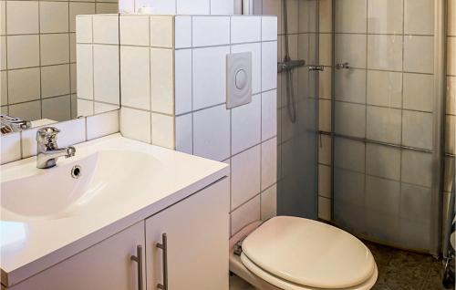 Ένα μπάνιο στο Nice Home In Lillehammer With Wifi