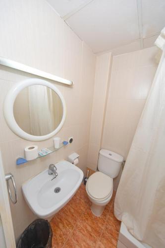 Hostal Virginiaにあるバスルーム