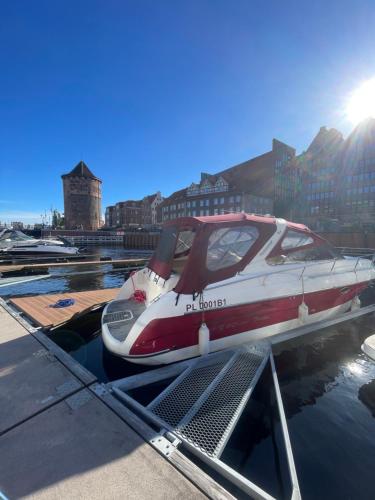 JACHT GDAŃSK centrum, 2 double beds and 1 double bed on board, 4-6 persons