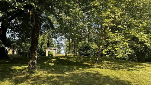 Κήπος έξω από το Les Hauts de Sauliès - Chambre et Table d'Hôtes de charme