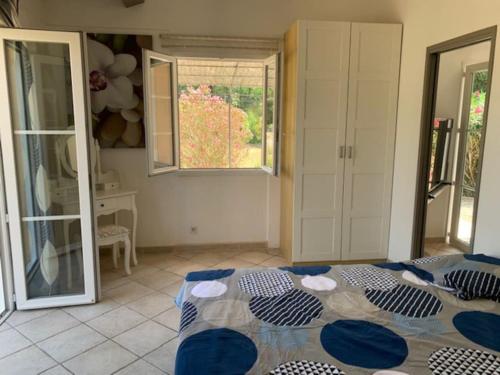 Appartement F2 privé dans villa