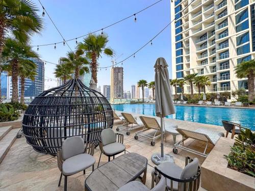 AWS Homes – Panoramic Canal View on High Floor