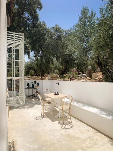 a white table and chairs on a patio at Syvyle in Cazorla